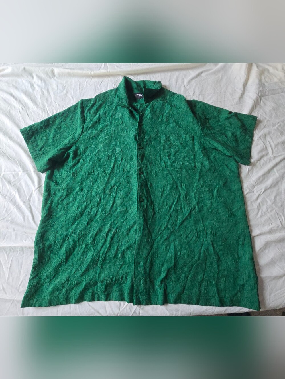 Casual Men's Dark Green Short-Sleeve Button-Down Shirt - Picture 2 of 4